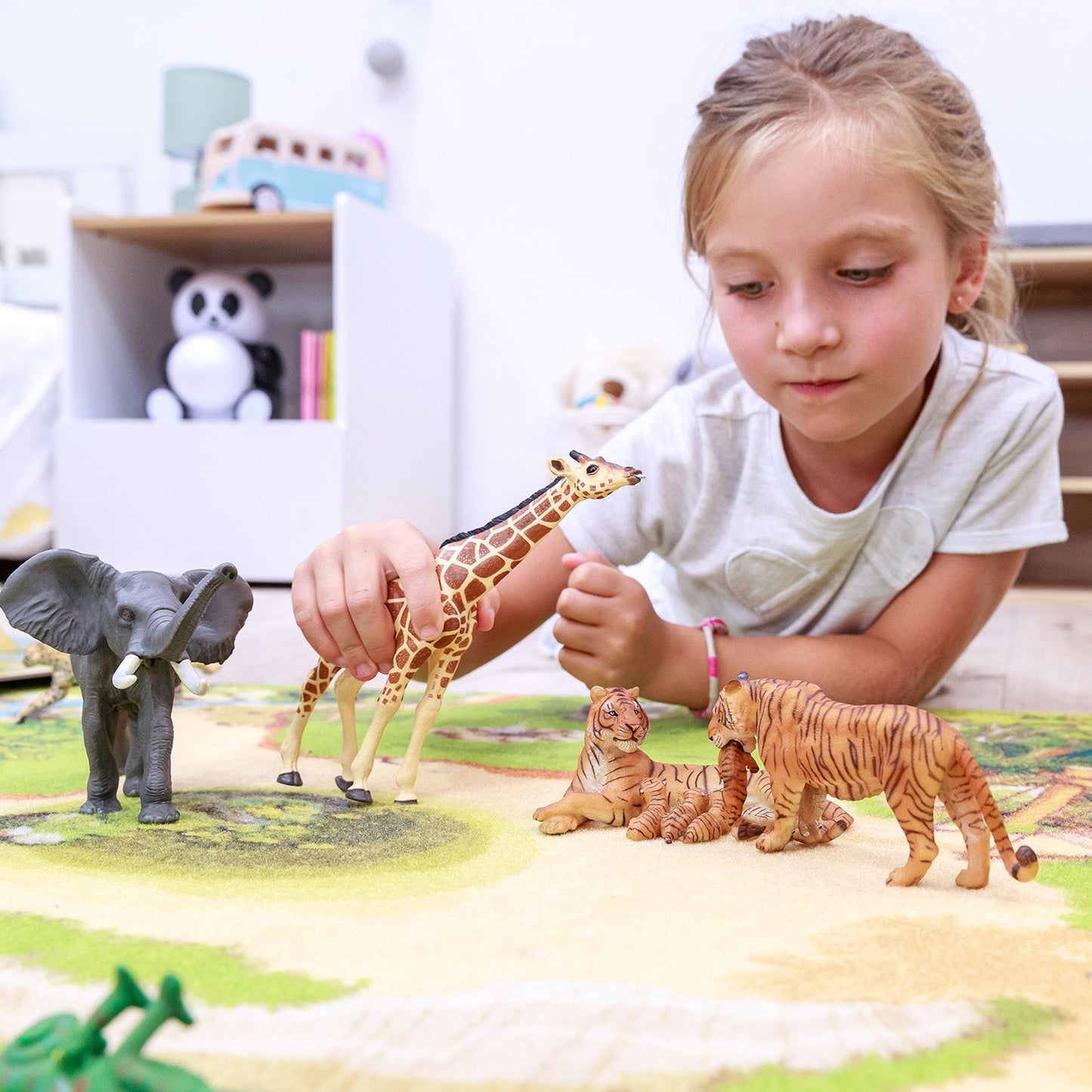 Figurine Girafe tête levée
