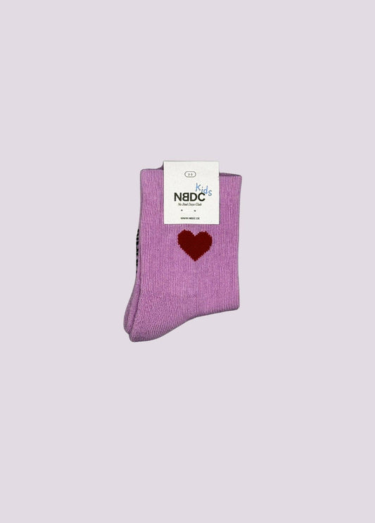 Chaussettes bébé et enfant roses avec cœur rouge – No Bad Days Club — photographie complémentaire 2