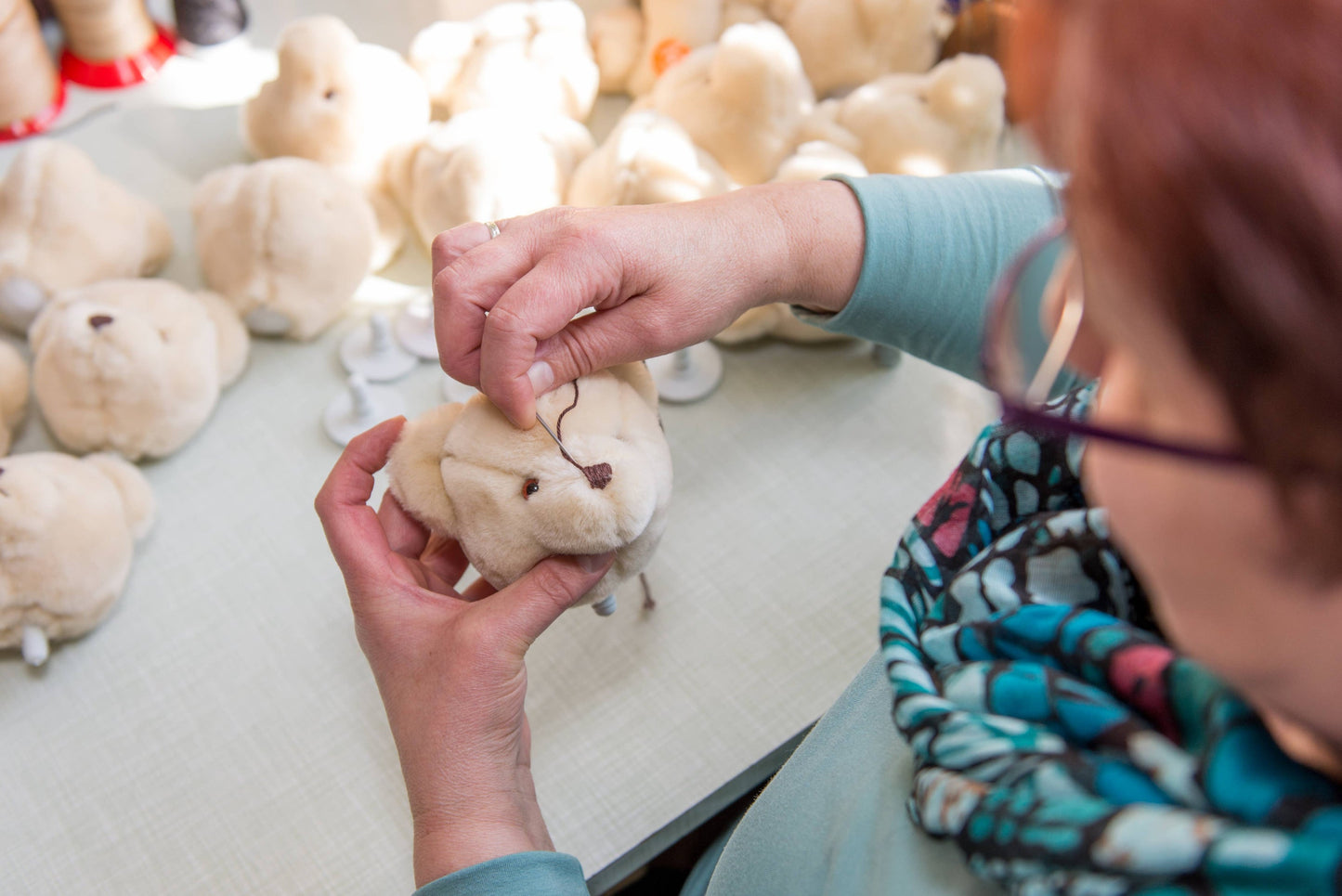 Plüschfigur des gestiefelten Katers