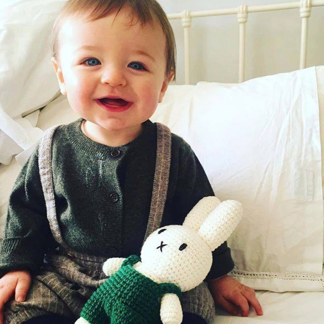 Miffy, das gehäkelte Kaninchen-Plüschtier – Klassische Latzhose