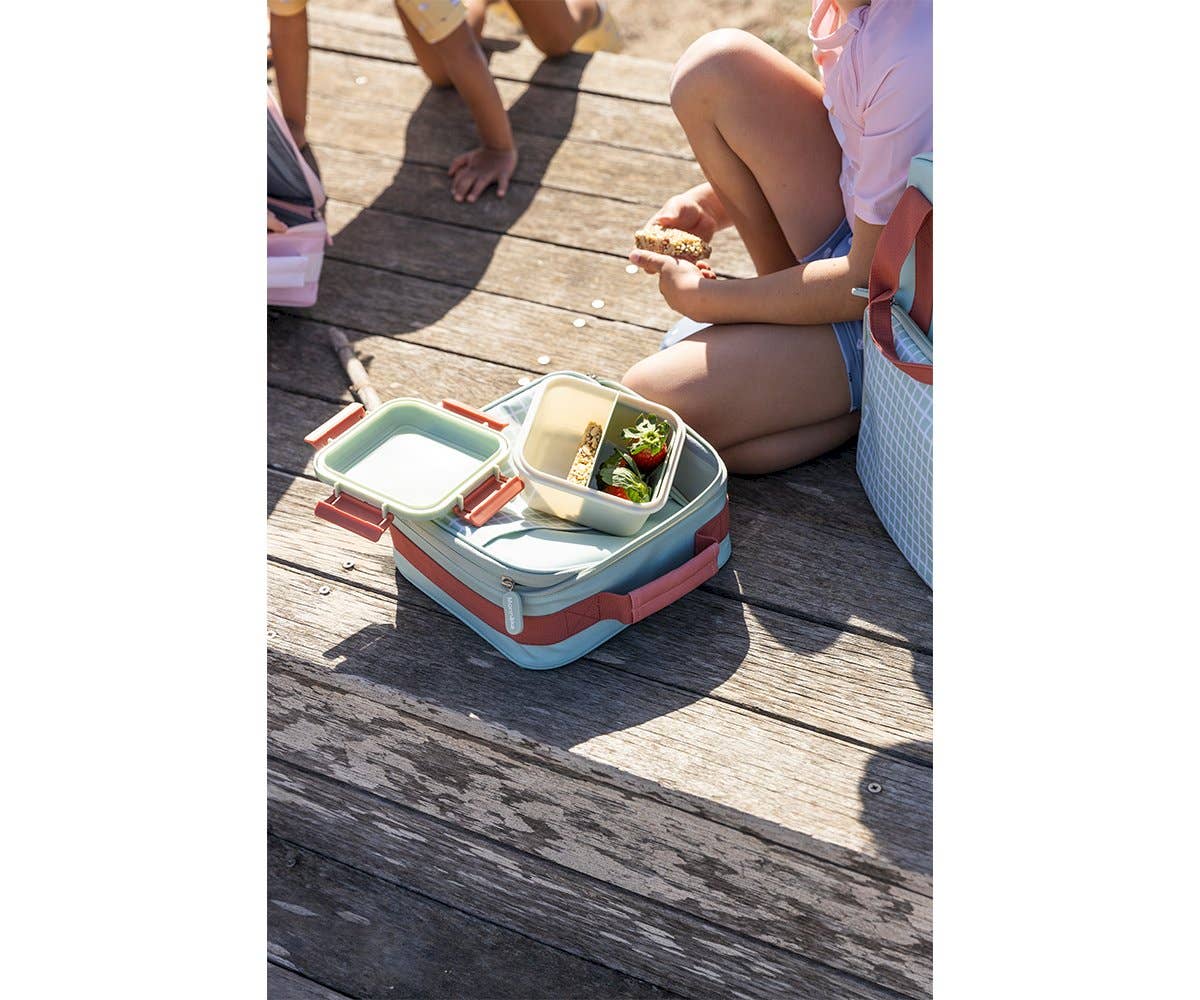 Große Lunchbox in Salbeifarbe