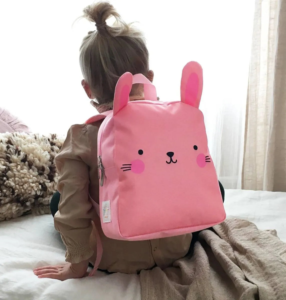 Petit sac à dos enfant - Lapin – vue 7 – A Little Lovely Company