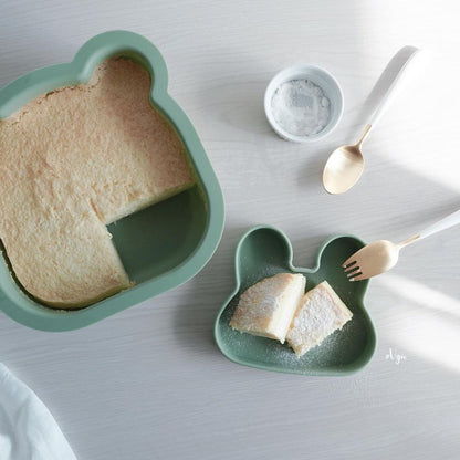 Sage bear cake pan