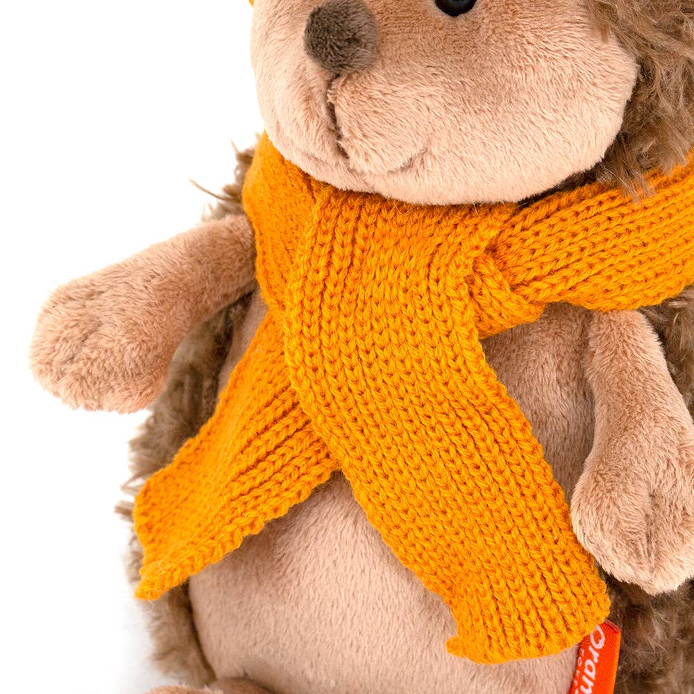 Peluche le hérisson Fluffy avec béret rayé moutarde 20cm