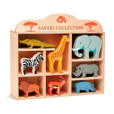 Tender Leaf Animaux: SET ANIMAUX DE BOIS DE SAFARI (1pc de chaque), avec crocodile, zèbre, girafe, lion, antilope, éléphant, rhinocéros, hippo et une étagère en bois, en bois, en boîte, 3+