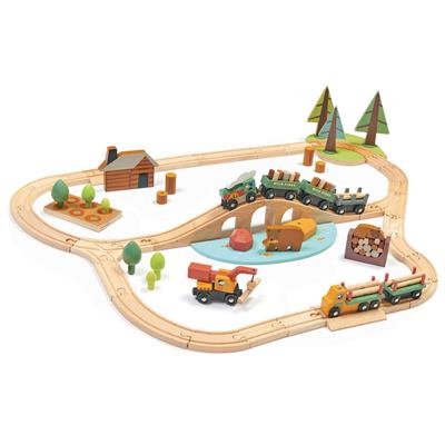 Tender Leaf Train: SET DE TRAINS 'PINS SAUVAGES' 94x63x16cm, train avec 3 voitures tenant 27 petites bûches magnétiques, un véhicule chargeuse, des ours et des arbres et accessoires, en bois, en boîte 52x34,6x5,7cm, 3+