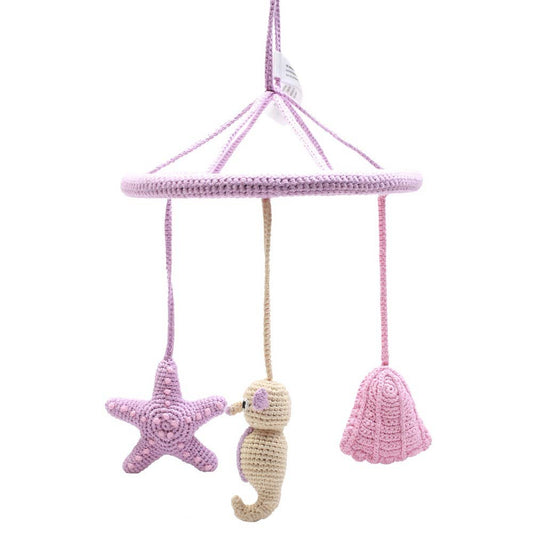 Mobile avec étoile de mer, hippocampe et coquillages