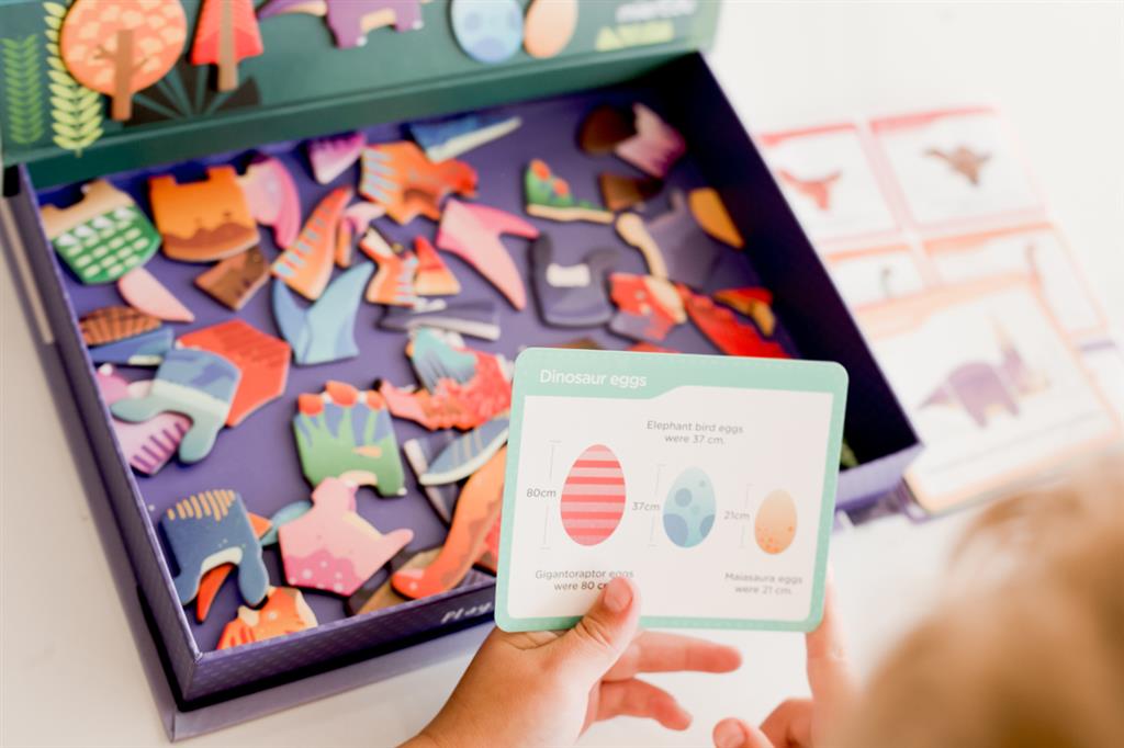 Magnetic Book - The World of Dinosaurs