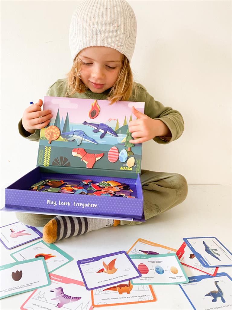 Magnetic Book - The World of Dinosaurs