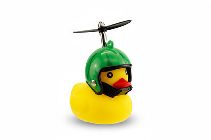 Ducken Sie sich an Fahrradlenkern mit Wassermelonenhelm