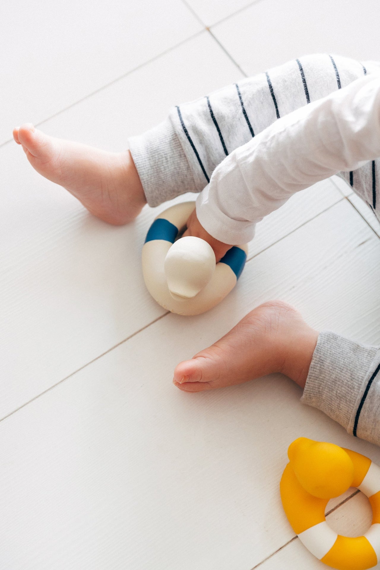 Flo The Floatie bleu marine – Jouet de bain et dentition bébé – vue produit 8