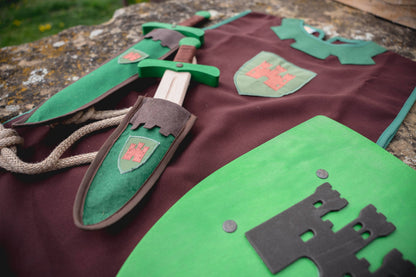 Grüner Sperrholzschild Kamelot kleines Modell mit Burg