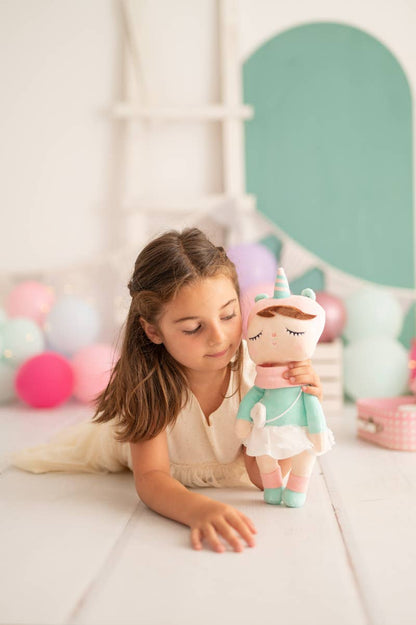 Lili, die Stoff-Einhornpuppe