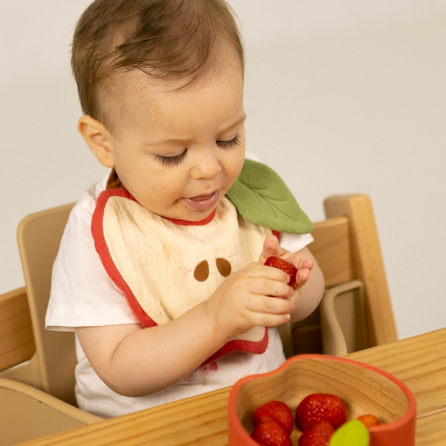 Pepa la Pomme – Bavoir bébé – vue produit 3