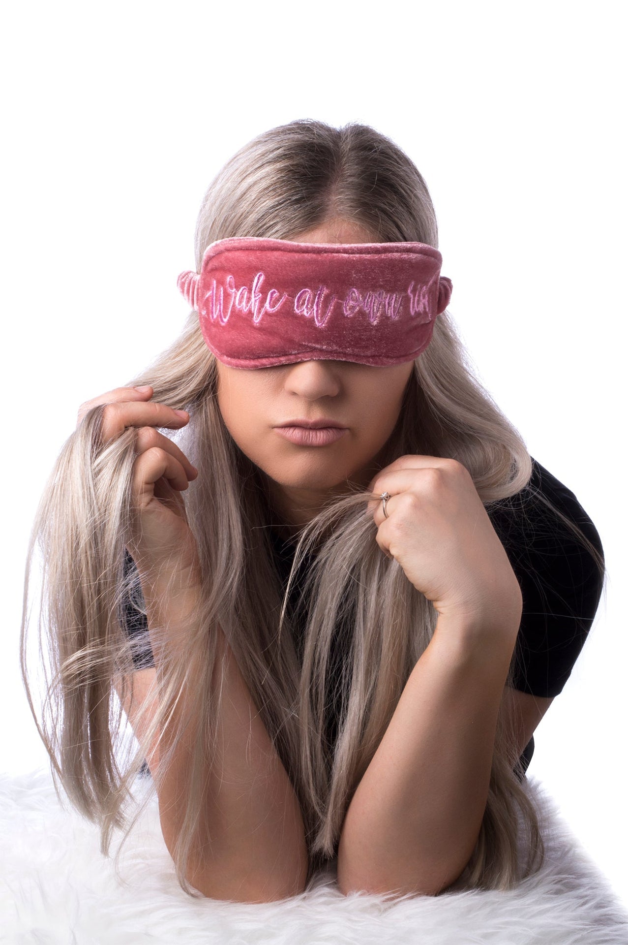 Velours Masque de sommeil – Wake At Own Risk