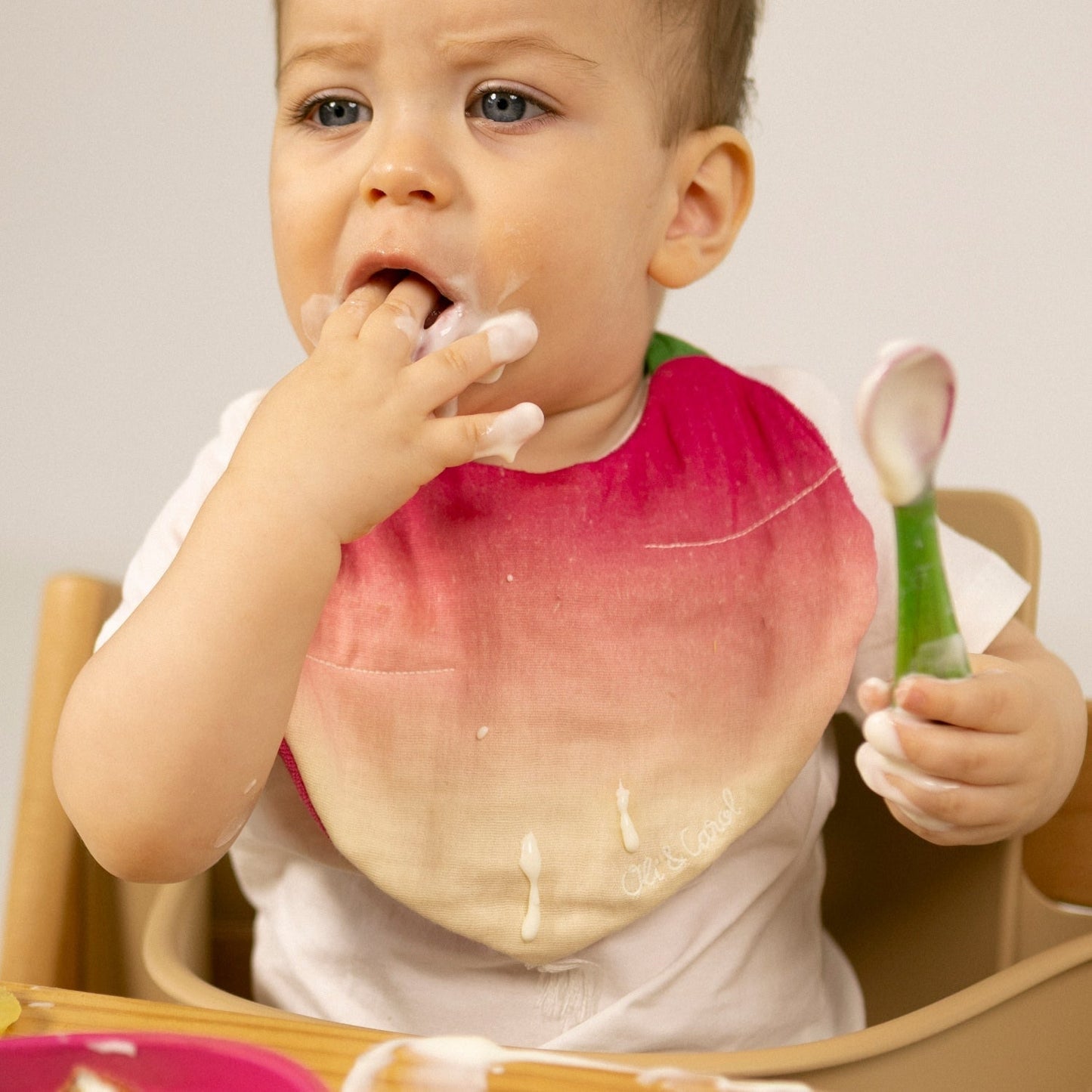 Ramona le Radis – Bavoir bébé – vue produit 4