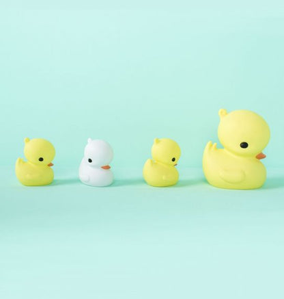 Veilleuse Canard Jaune – vue 2 – A Little Lovely Company