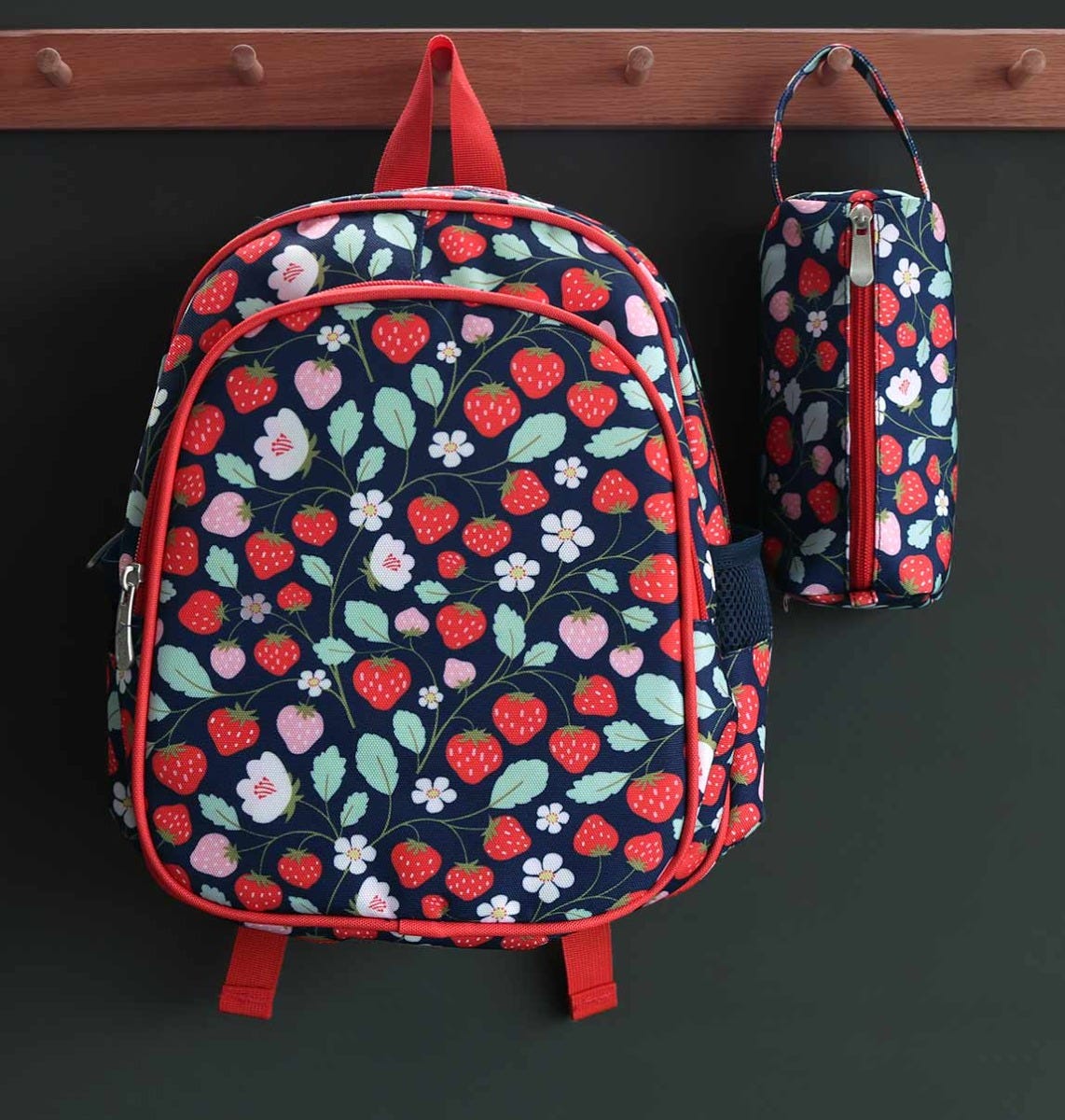Sac à dos enfant - Fraises – vue 2 – A Little Lovely Company