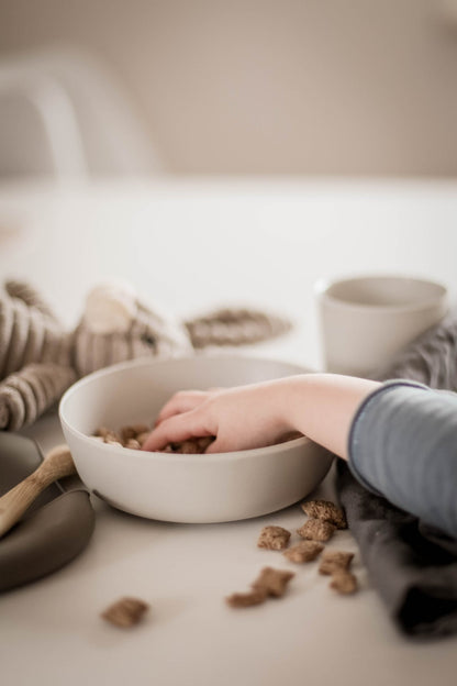 Teller, Tasse, Becher und Besteck aus Bambus von Lille Vilde