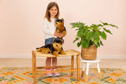 Plüsch-Deutscher Schäferhund, liegend