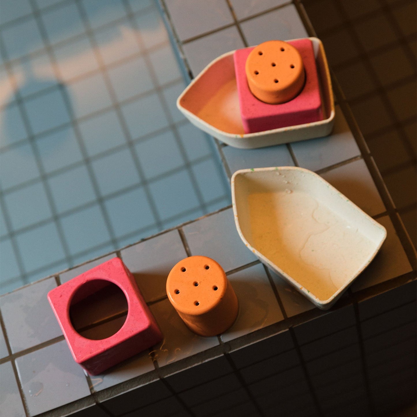 Bateau de bain en caoutchouc recyclé orange – vue produit 4