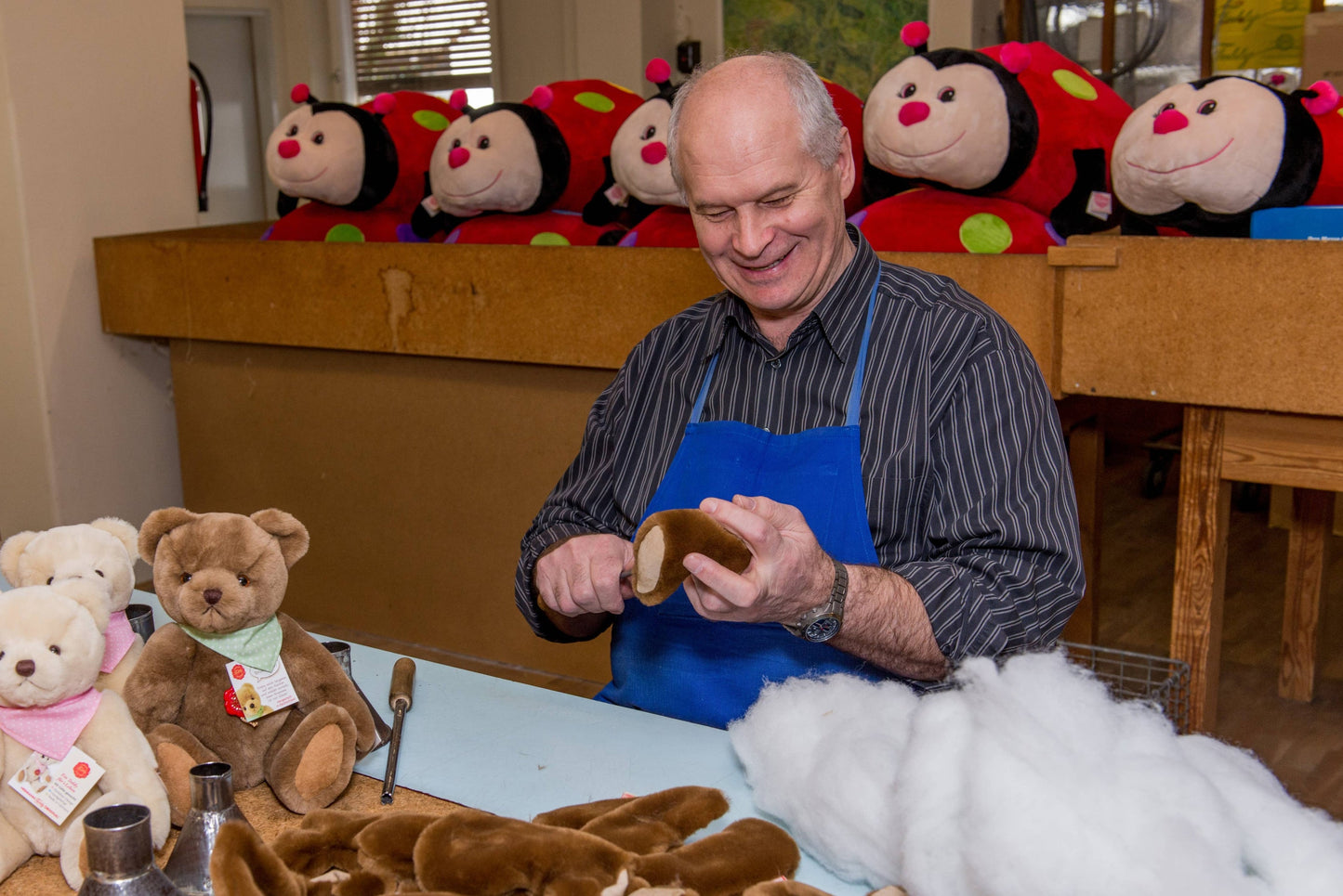 Plüschfigur des gestiefelten Katers