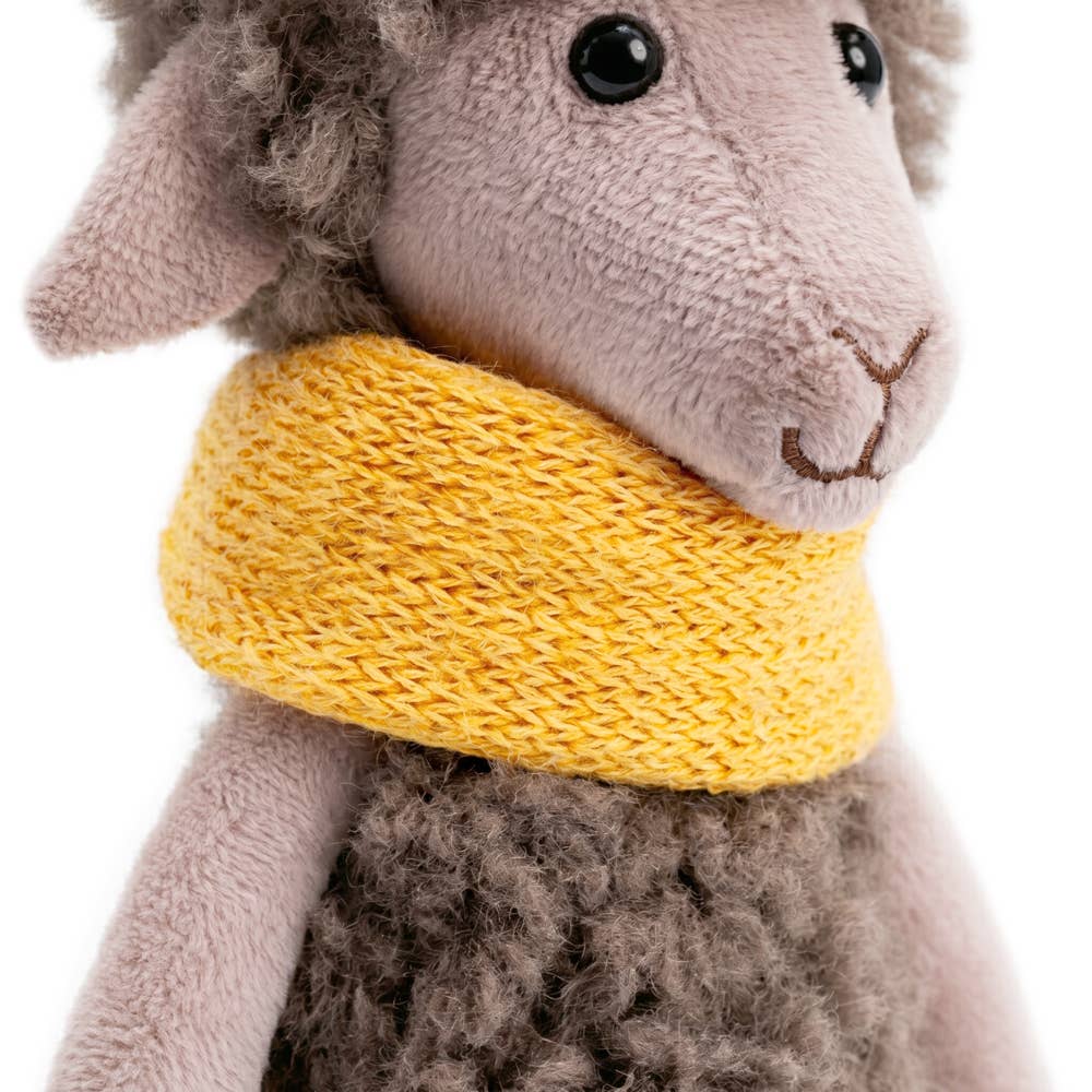Bibi la brebis avec un bonnet jaune de 16 cm
