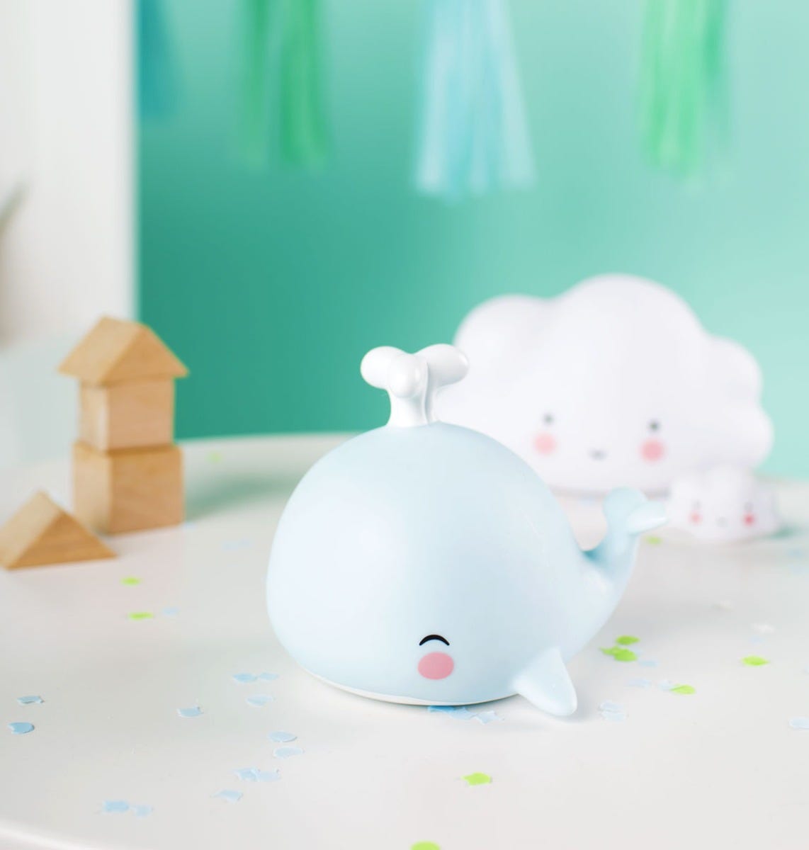 Petite veilleuse Baleine – vue 3 – A Little Lovely Company
