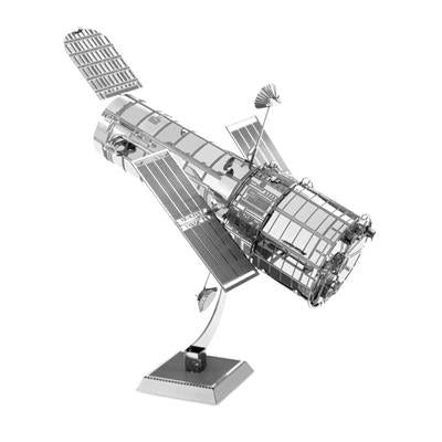 MetalEarth Espace: TÉLESCOPE SPATIAL HUBBLE 7.62x5.08x6.35cm, maquette 3D en métal avec 1 feuille, sur carte 12x17cm, 14+